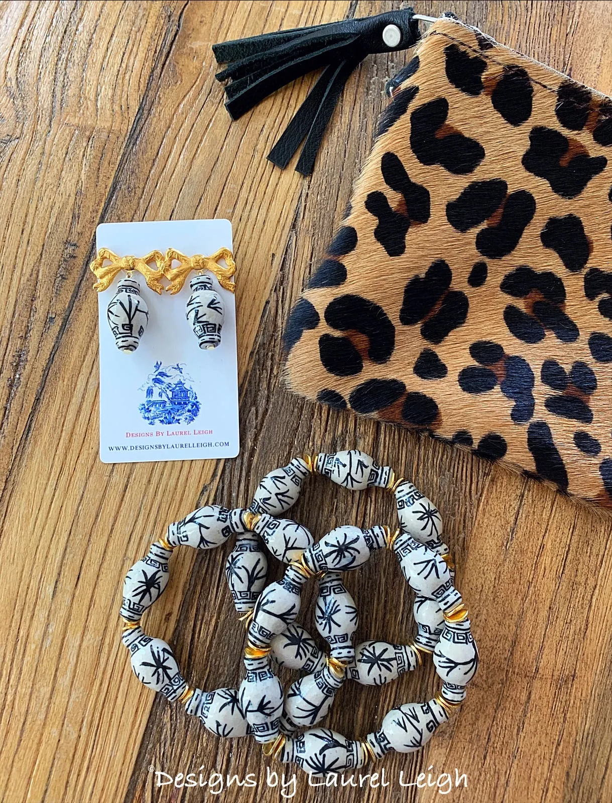 Chinoiserie Ginger Jar Beaded Bracelet - Black & White