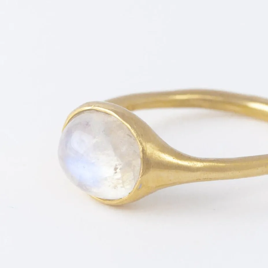 Maxi Yui moonstone ring