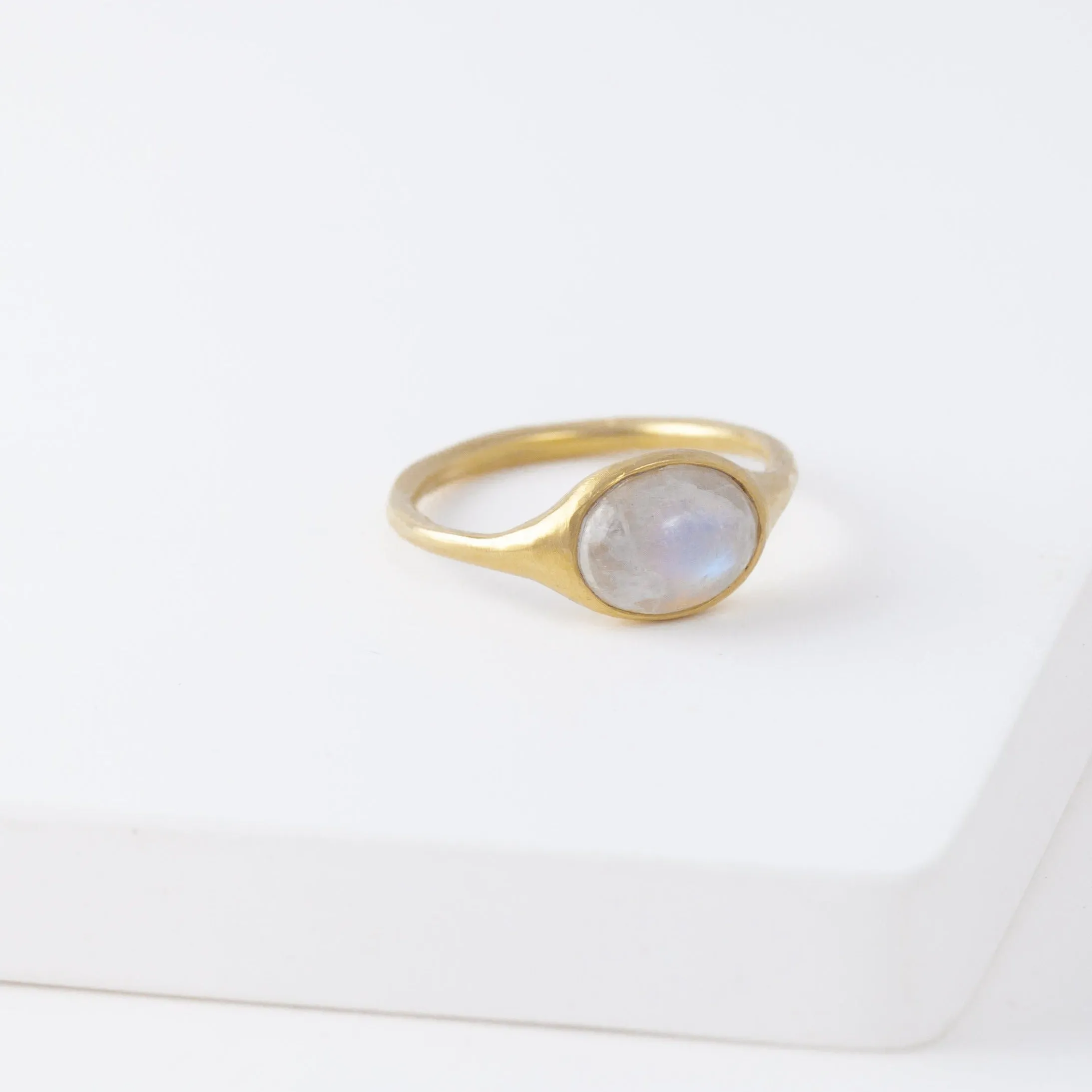 Maxi Yui moonstone ring