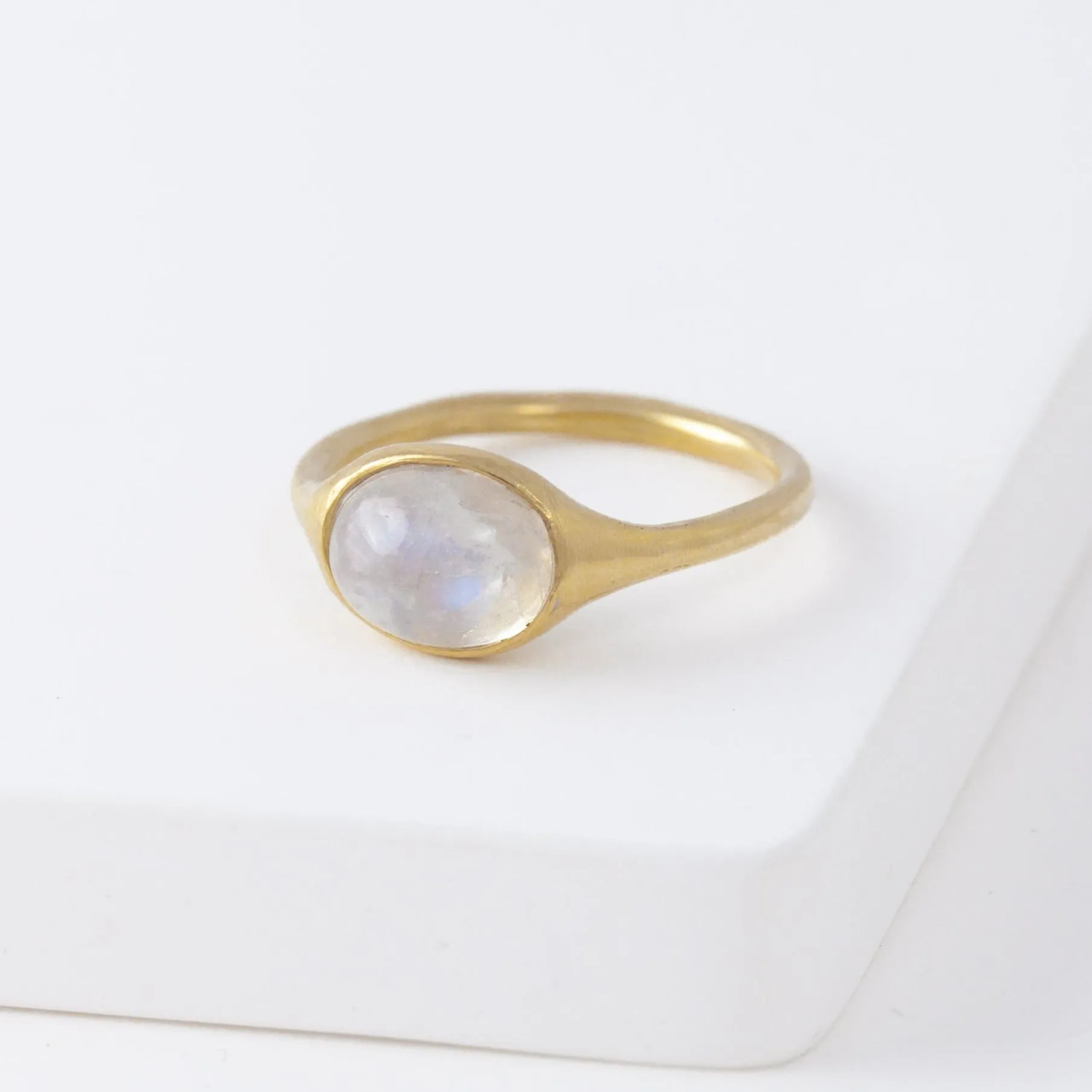Maxi Yui moonstone ring