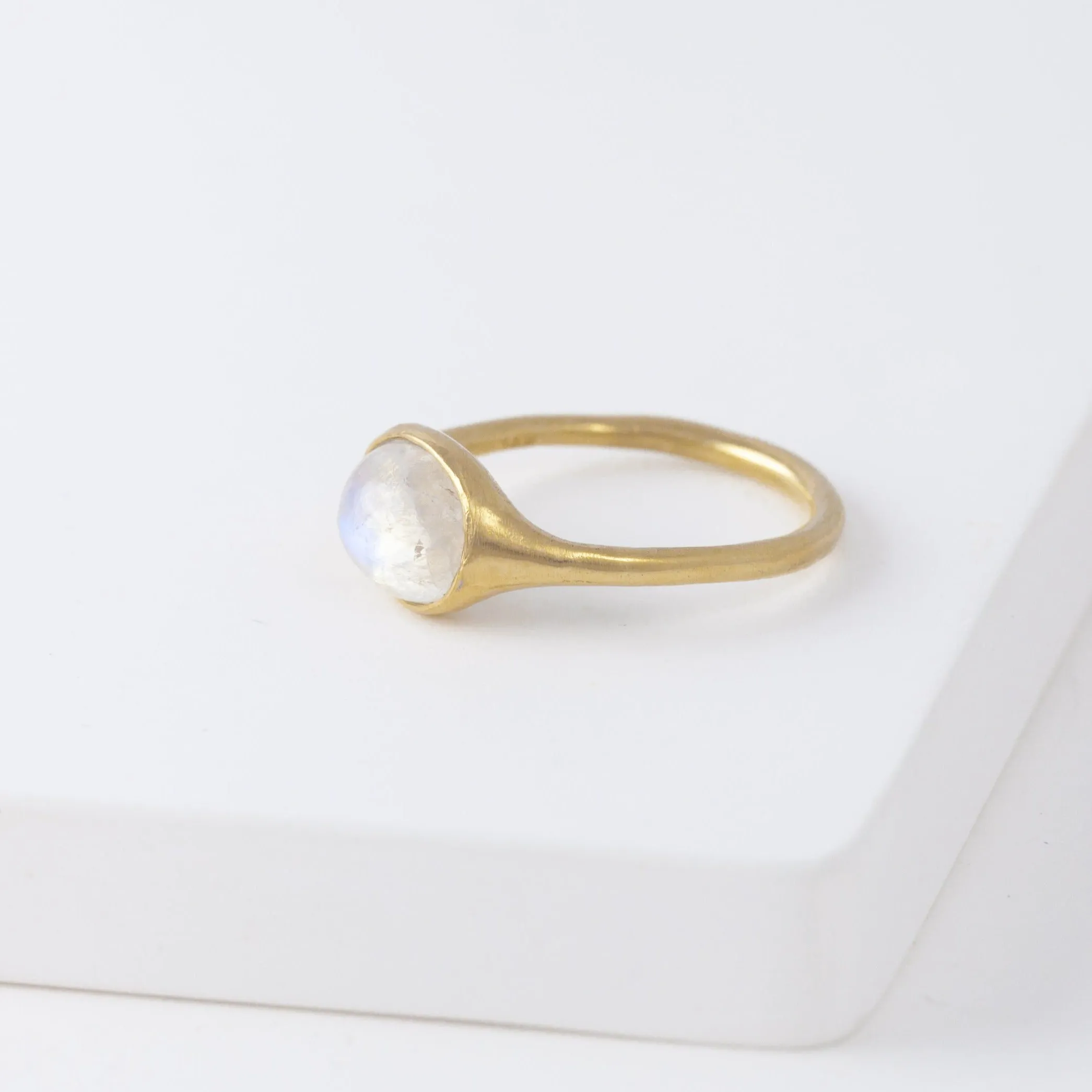 Maxi Yui moonstone ring