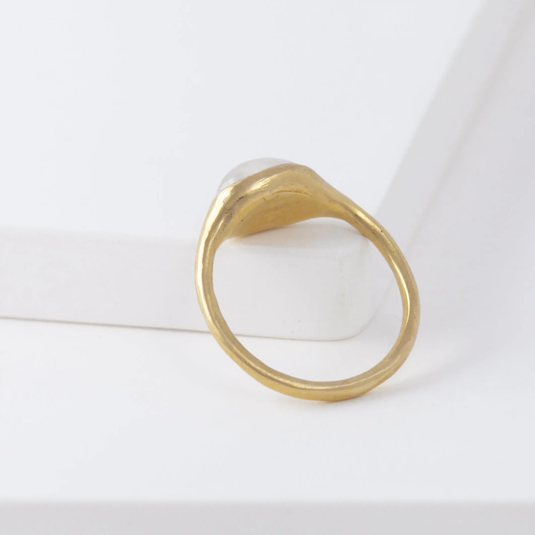 Maxi Yui moonstone ring