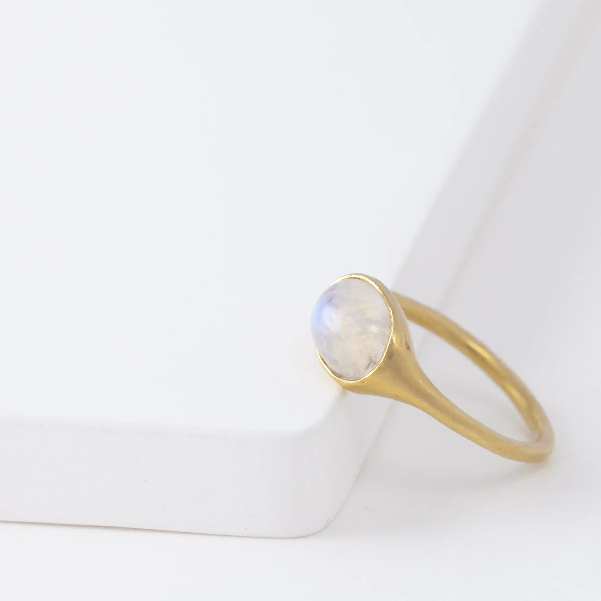 Maxi Yui moonstone ring