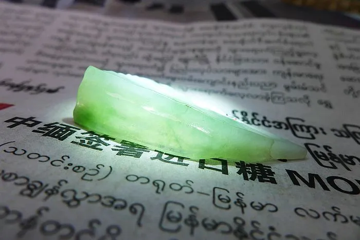 Natural Jade Rough Jadeite Raw (10.4g,3.9X2X0.9cm)