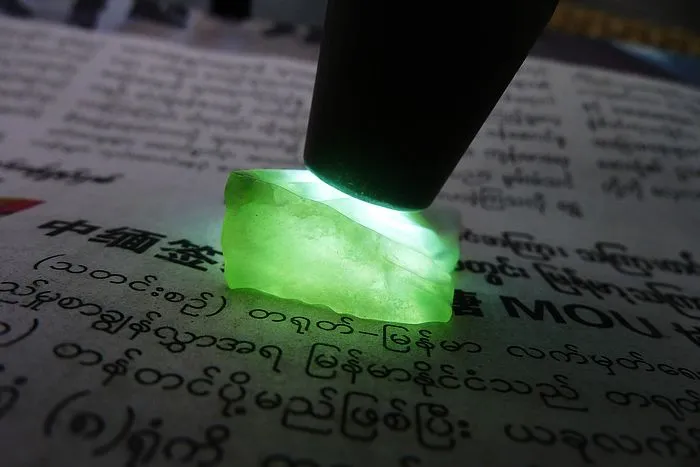 Natural Jade Rough Jadeite Raw (10.4g,3.9X2X0.9cm)