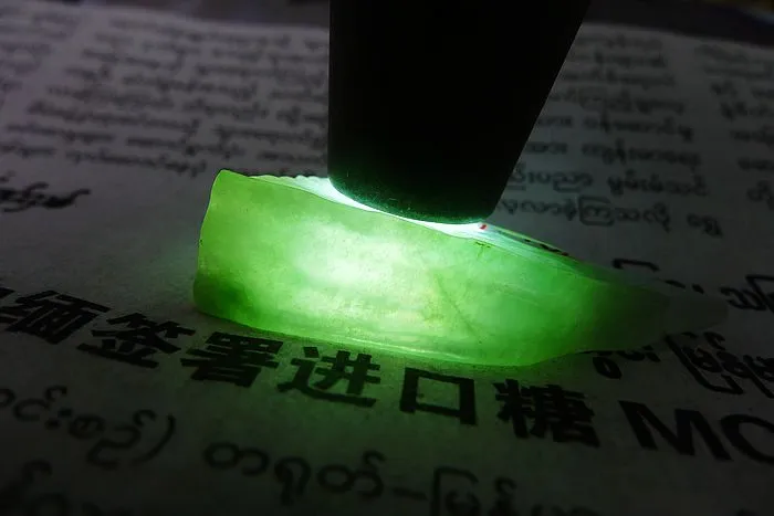 Natural Jade Rough Jadeite Raw (10.4g,3.9X2X0.9cm)