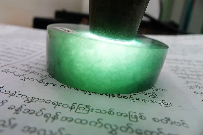 Natural Jade Rough Jadeite Raw (110g,5.2X1.6cm)