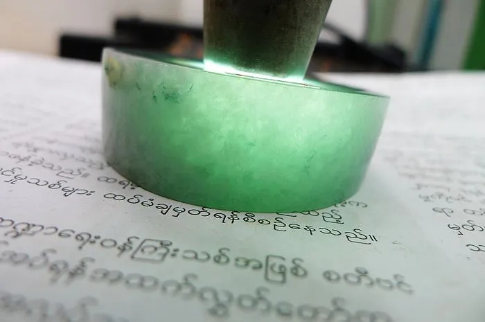 Natural Jade Rough Jadeite Raw (110g,5.2X1.6cm)