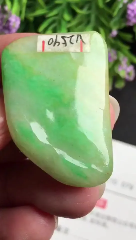 Natural Jade Rough Jadeite Raw (12g,3.6x2.2x0.65cm)-V2590