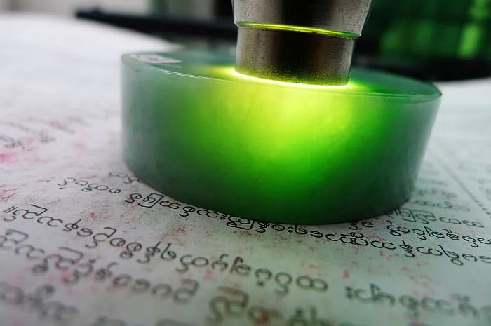 Natural Jade Rough Jadeite Raw (131g,5.5x1.7cm)