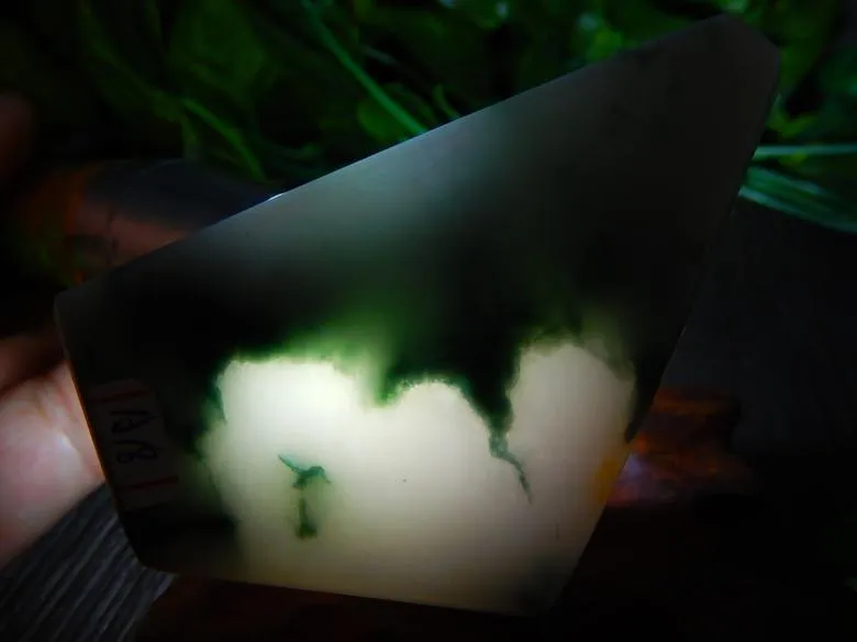 Natural Jade Rough Jadeite Raw (134g, 68X46X12mm)