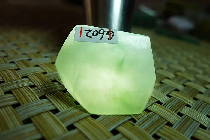 Natural Jade Rough Jadeite Raw (20.5g,2.8X2.6X1.7cm)