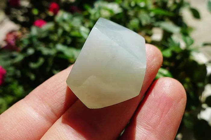 Natural Jade Rough Jadeite Raw (20.5g,2.8X2.6X1.7cm)