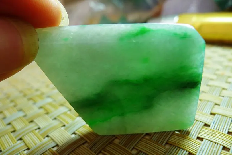 Natural Jade Rough Jadeite Raw (20g,4.5X3.1X0.5cm)