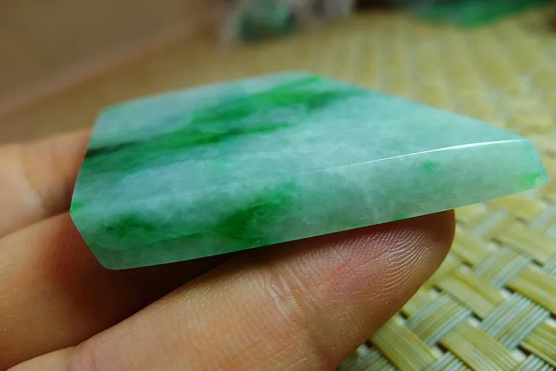 Natural Jade Rough Jadeite Raw (20g,4.5X3.1X0.5cm)