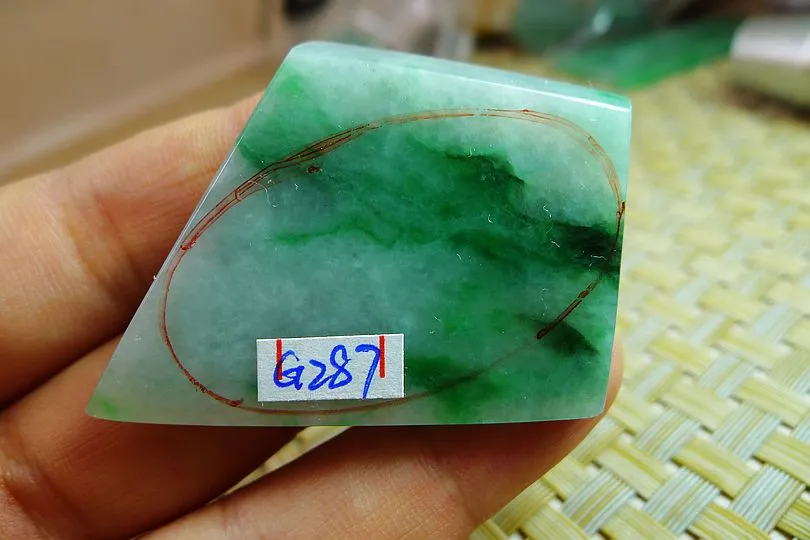 Natural Jade Rough Jadeite Raw (20g,4.5X3.1X0.5cm)
