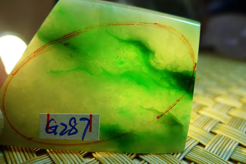 Natural Jade Rough Jadeite Raw (20g,4.5X3.1X0.5cm)