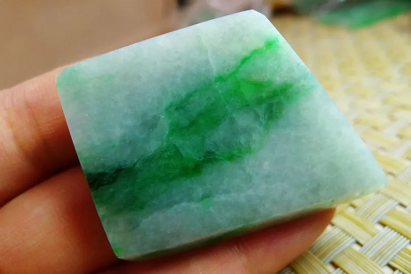 Natural Jade Rough Jadeite Raw (20g,4.5X3.1X0.5cm)