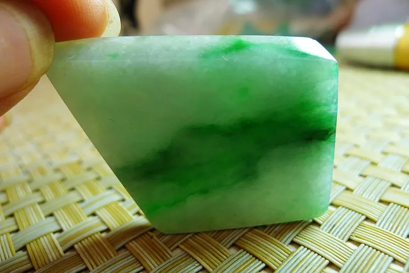 Natural Jade Rough Jadeite Raw (20g,4.5X3.1X0.5cm)