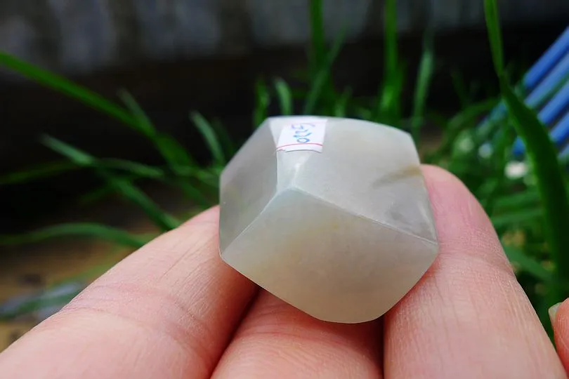 Natural Jade Rough Jadeite Raw (23g,3X2.8X1.4cm)