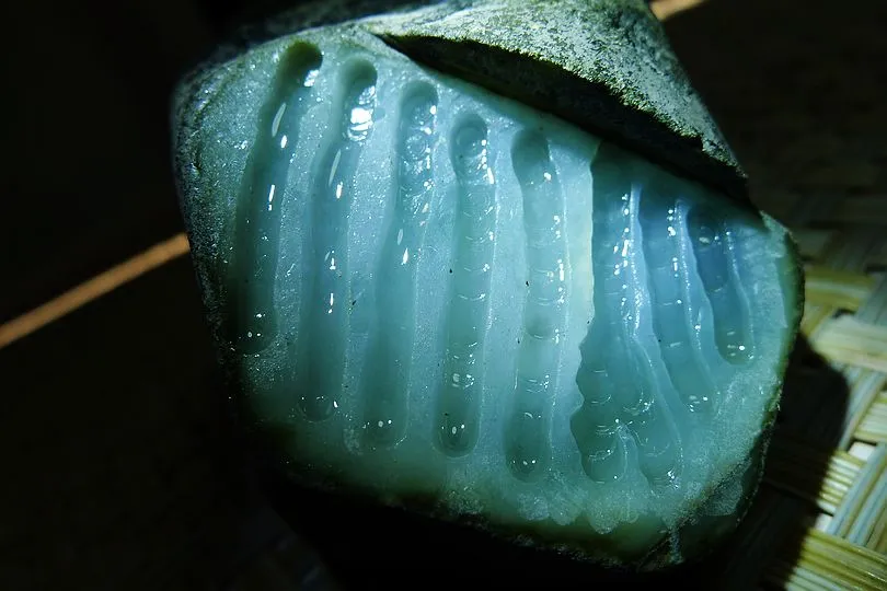 Natural Jade Rough Jadeite Raw (300g,7.6X5.2X4.8cm)