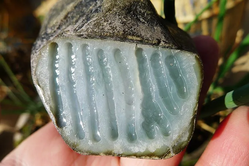 Natural Jade Rough Jadeite Raw (300g,7.6X5.2X4.8cm)