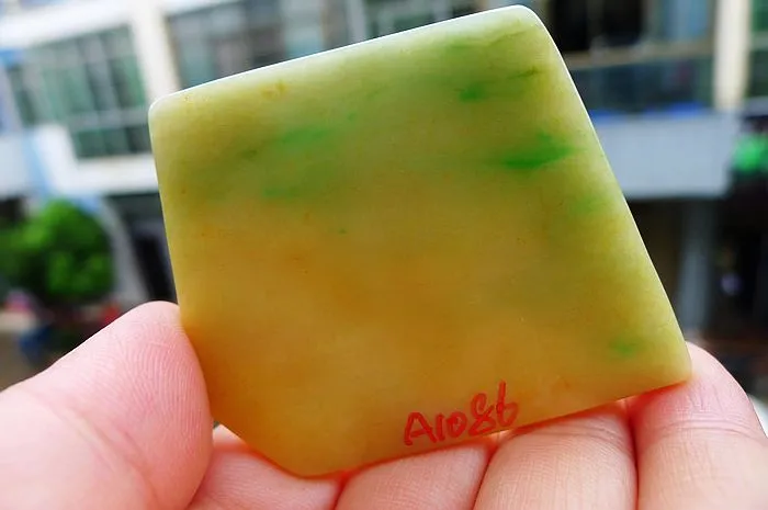 Natural Jade Rough Jadeite Raw (32g,5.5X4.6X0.45cm)