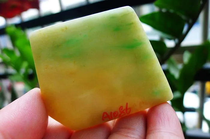 Natural Jade Rough Jadeite Raw (32g,5.5X4.6X0.45cm)