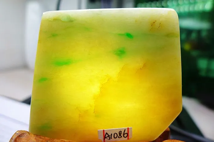 Natural Jade Rough Jadeite Raw (32g,5.5X4.6X0.45cm)