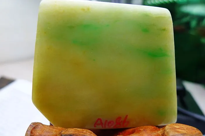 Natural Jade Rough Jadeite Raw (32g,5.5X4.6X0.45cm)