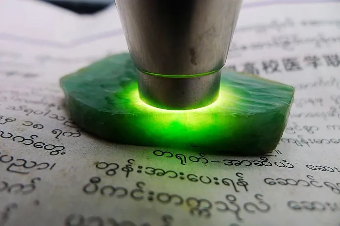 Natural Jade Rough Jadeite Raw (35g,5.5X3.6X1cm)