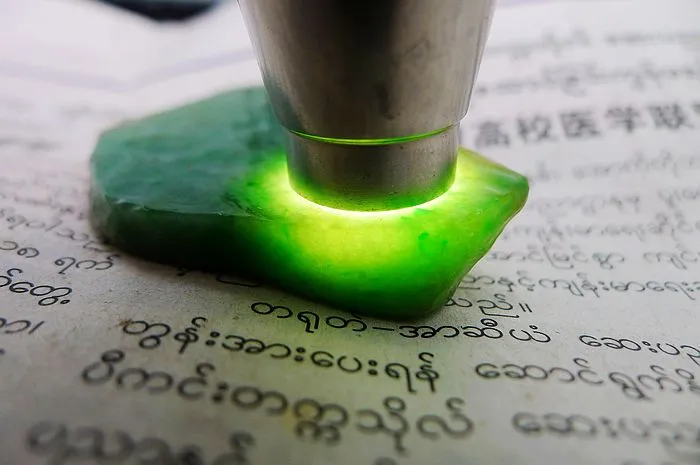 Natural Jade Rough Jadeite Raw (35g,5.5X3.6X1cm)