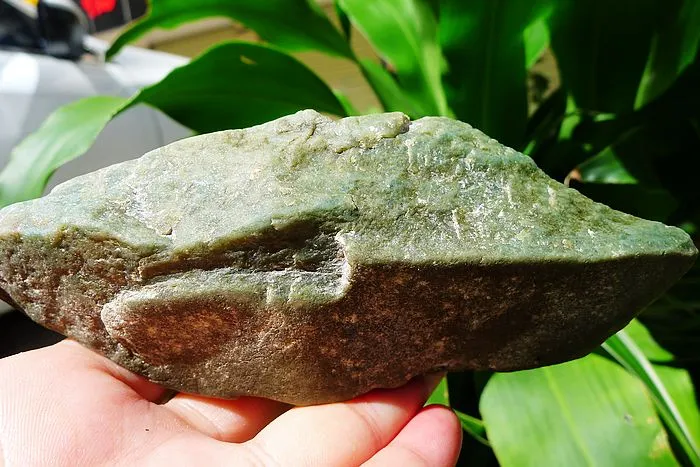 Natural Jade Rough Jadeite Raw (366g,13.8X5.2X4cm)