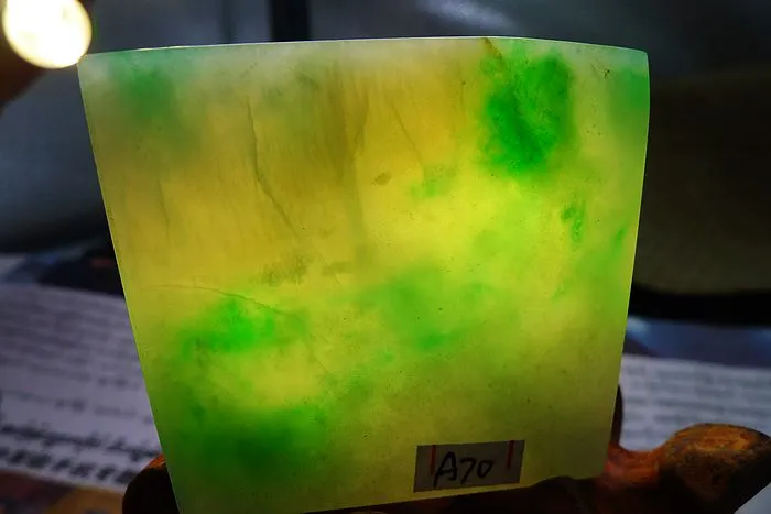 Natural Jade Rough Jadeite Raw (38g,5.2X4.7X0.5cm)
