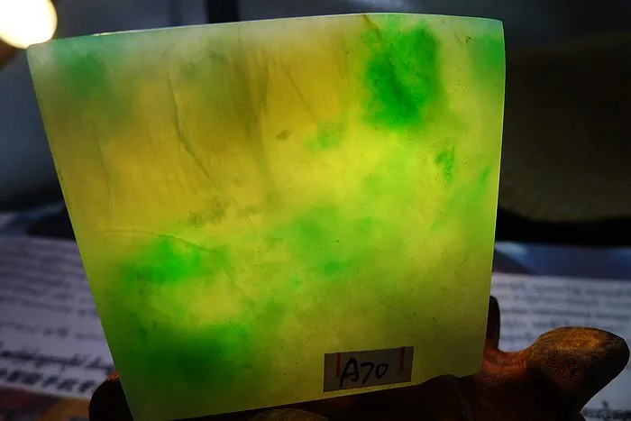 Natural Jade Rough Jadeite Raw (38g,5.2X4.7X0.5cm)