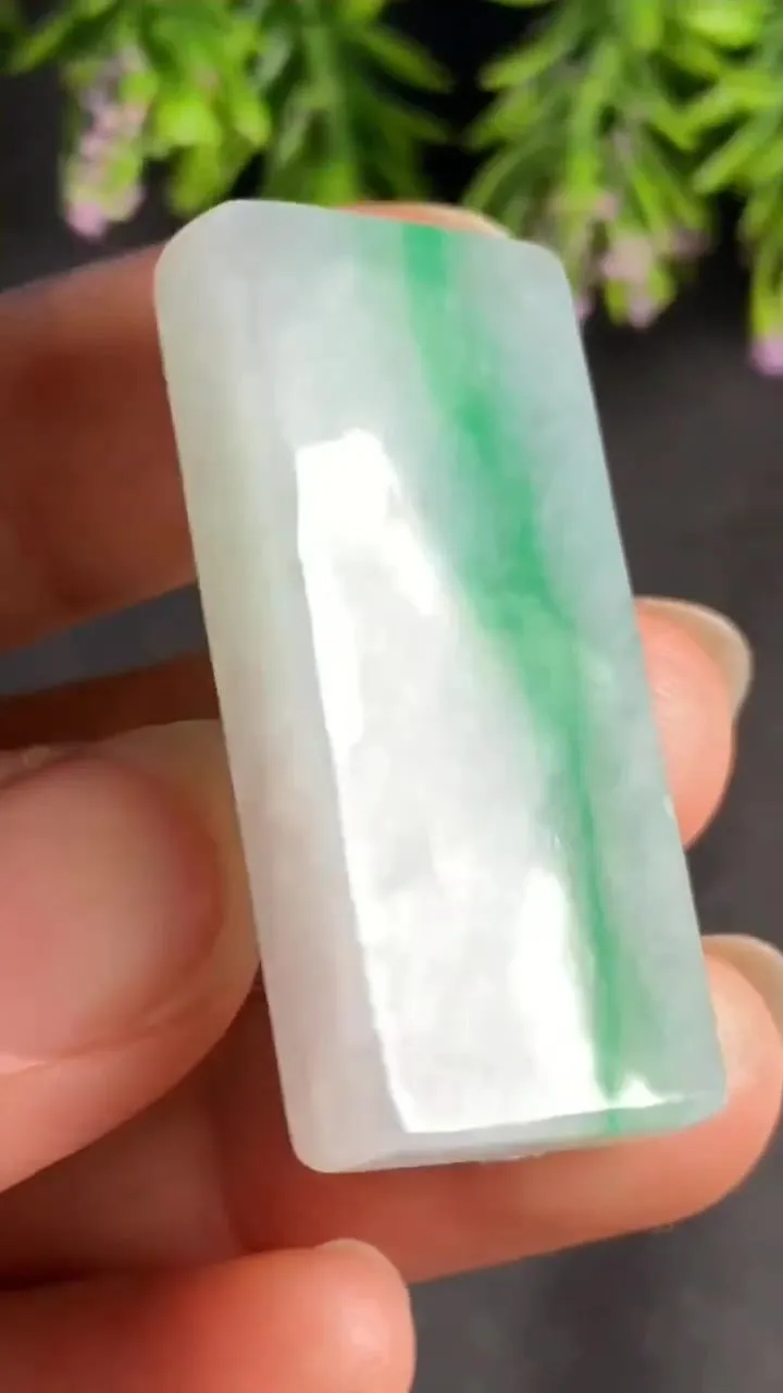Natural Jade Rough Jadeite Raw (3.8x1.8x0.64cm)-S6607