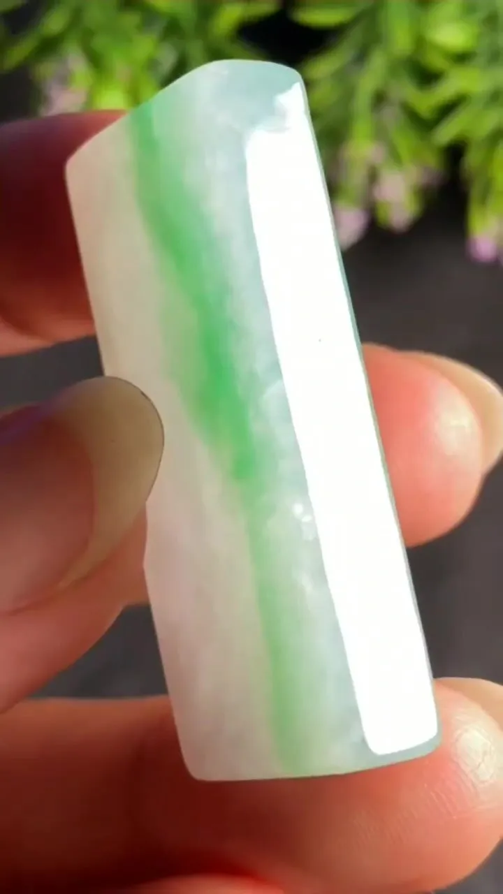 Natural Jade Rough Jadeite Raw (3.8x1.8x0.64cm)-S6607