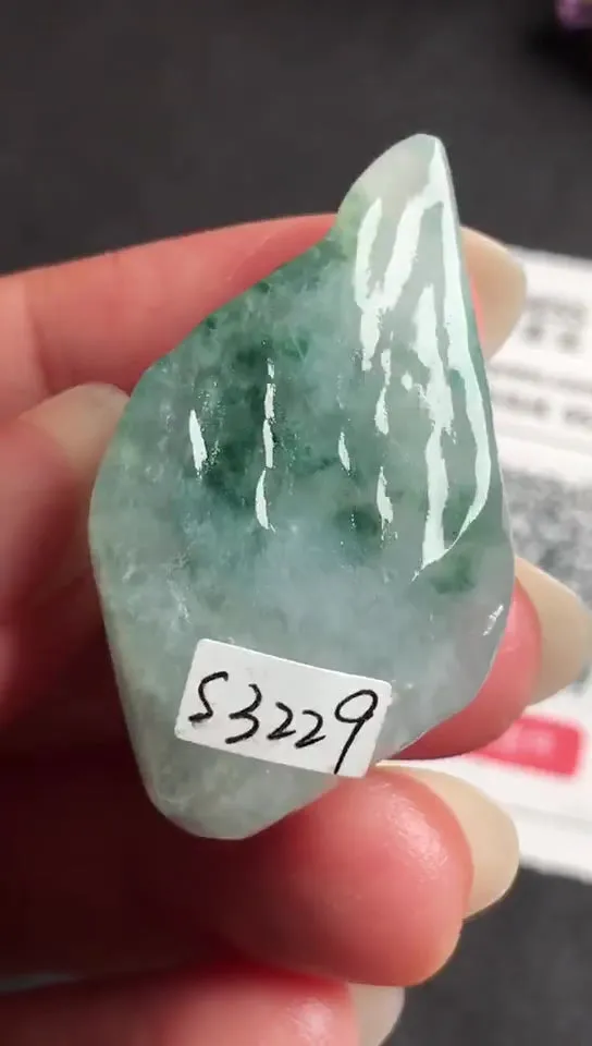 Natural Jade Rough Jadeite Raw (3.8x2.2x1.4cm)-S3239