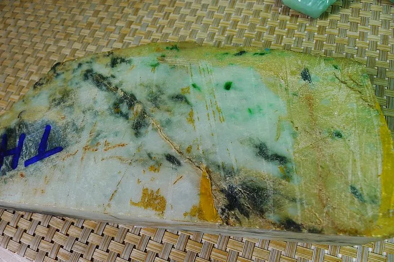 Natural Jade Rough Jadeite Raw (3kg,21X10.2X4cm)