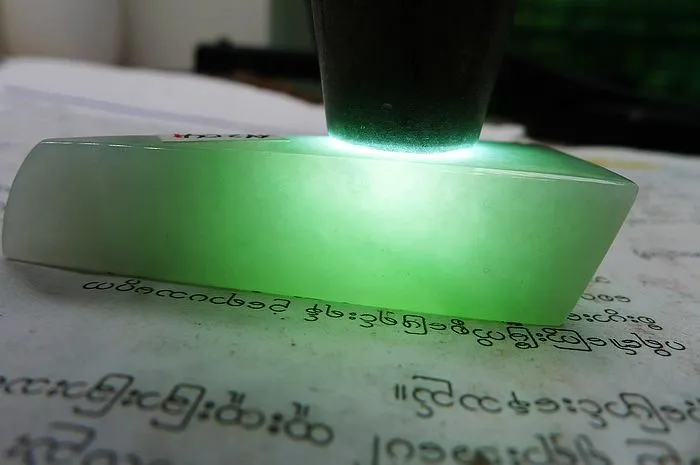 Natural Jade Rough Jadeite Raw (41g,6.1X2.8X1.4cm)