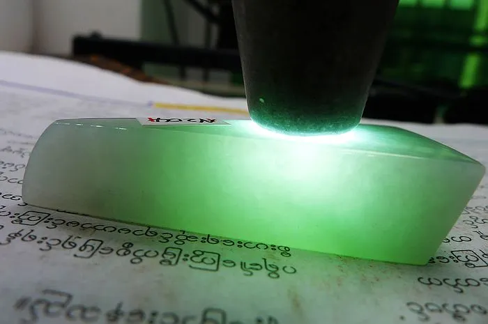 Natural Jade Rough Jadeite Raw (41g,6.1X2.8X1.4cm)