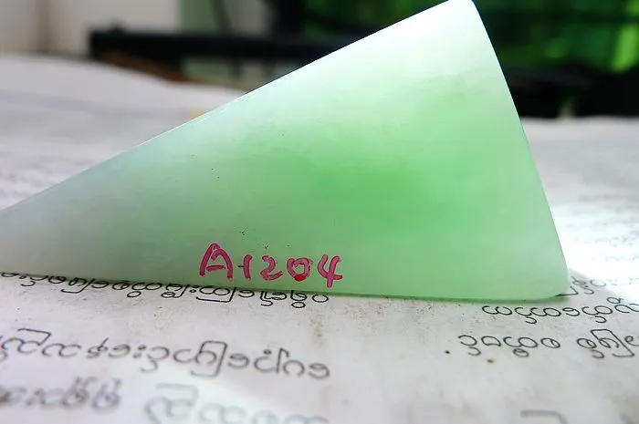 Natural Jade Rough Jadeite Raw (41g,6.1X2.8X1.4cm)