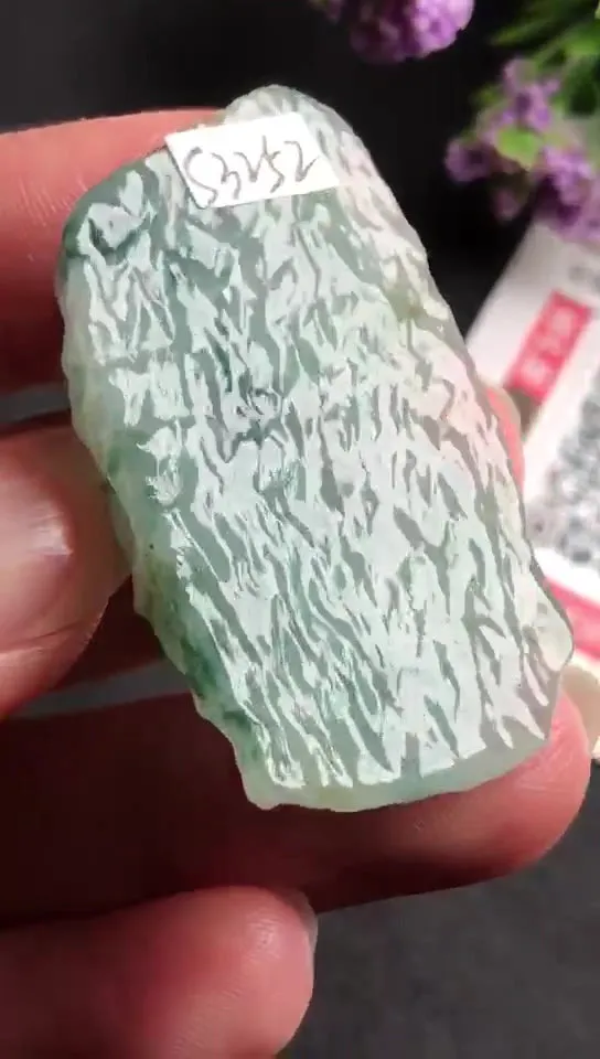 Natural Jade Rough Jadeite Raw (4.2x2.5x0.6cm)-S3352