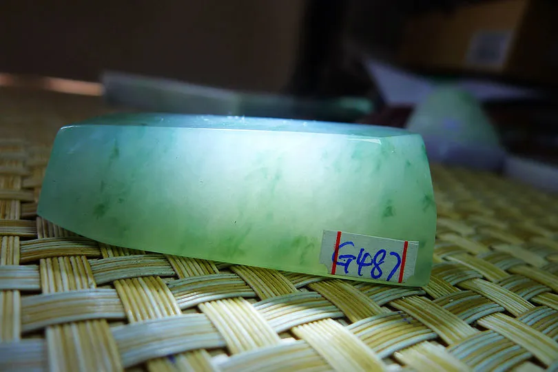Natural Jade Rough Jadeite Raw (46g,5.1X1.8X1.8cm)