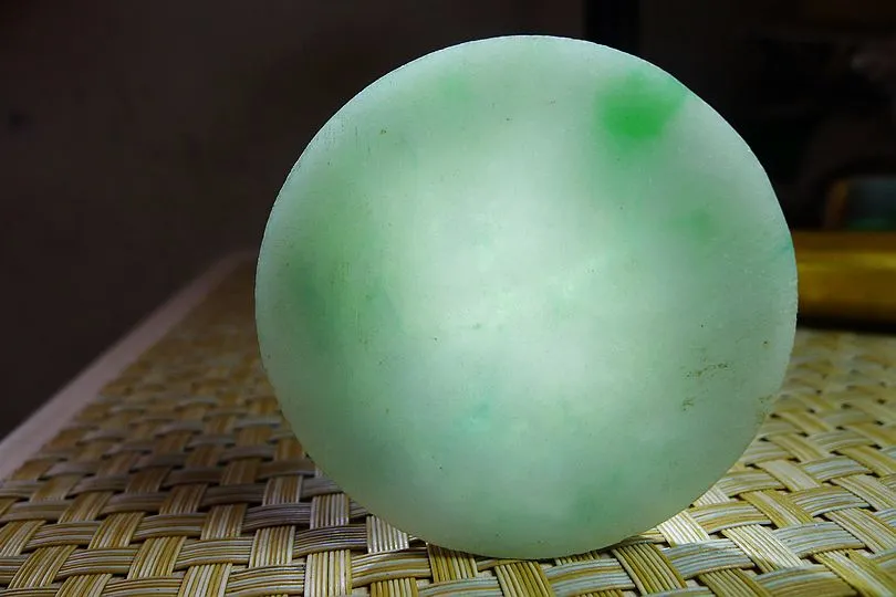 Natural Jade Rough Jadeite Raw (58g,5.55X5.55X0.65cm)