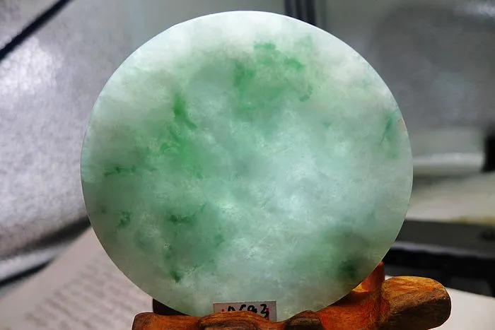 Natural Jade Rough Jadeite Raw (68g,5.55X0.8cm)