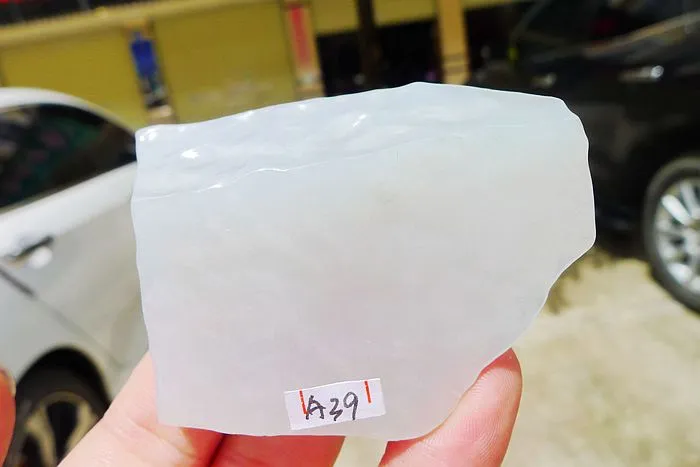 Natural Jade Rough Jadeite Raw (69g,5.8X4.5X1.4cm)