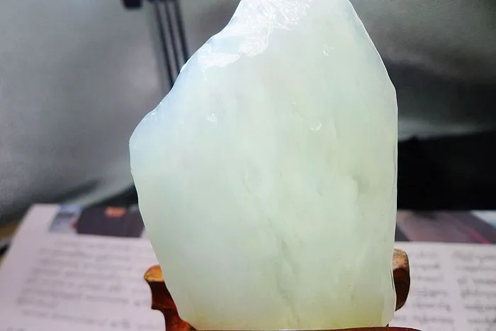 Natural Jade Rough Jadeite Raw (69g,5.8X4.5X1.4cm)