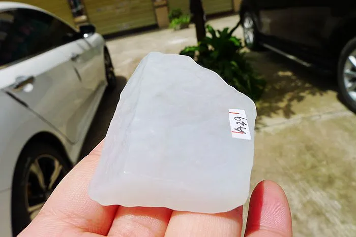 Natural Jade Rough Jadeite Raw (69g,5.8X4.5X1.4cm)