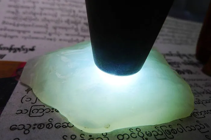 Natural Jade Rough Jadeite Raw (69g,5.8X4.5X1.4cm)
